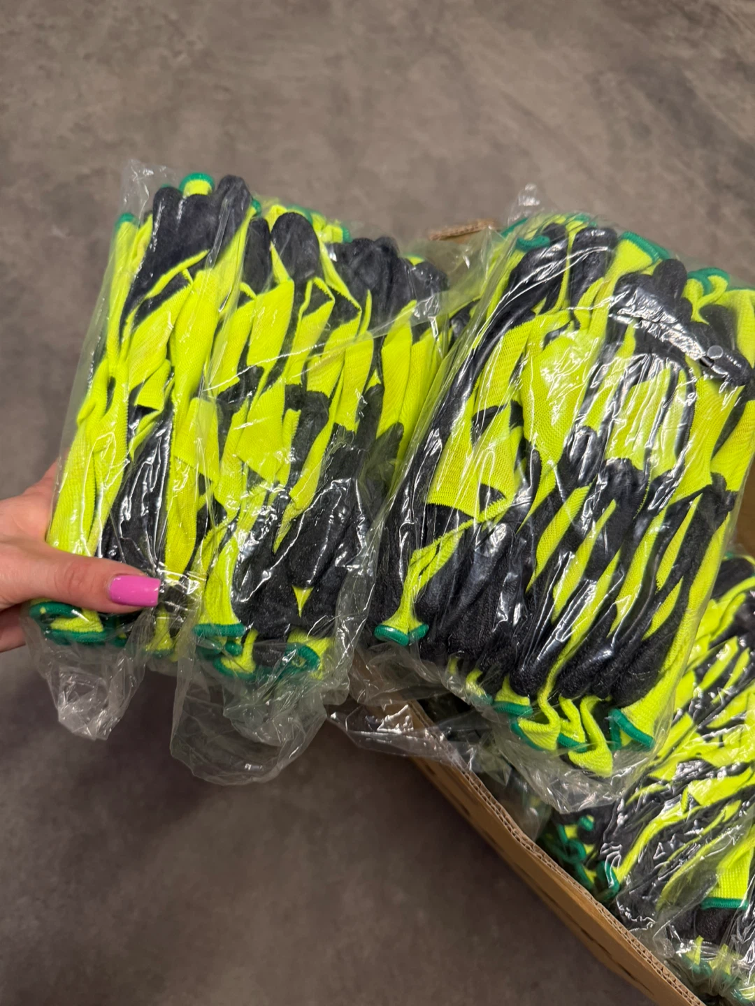 NEW Work Gloves – M size(9) – 12 Pairs – $20 - photo 2