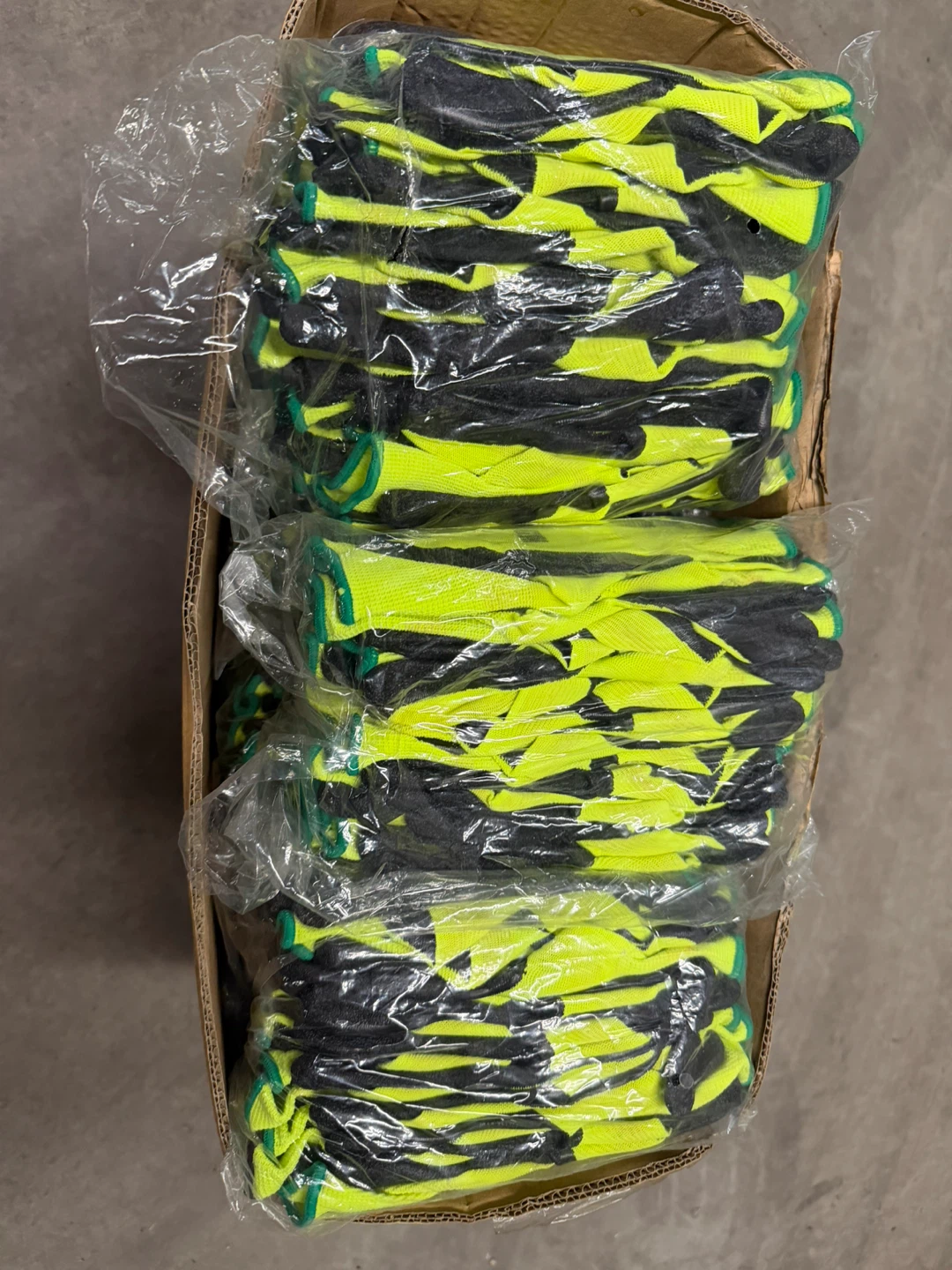 NEW Work Gloves – M size(9) – 12 Pairs – $20