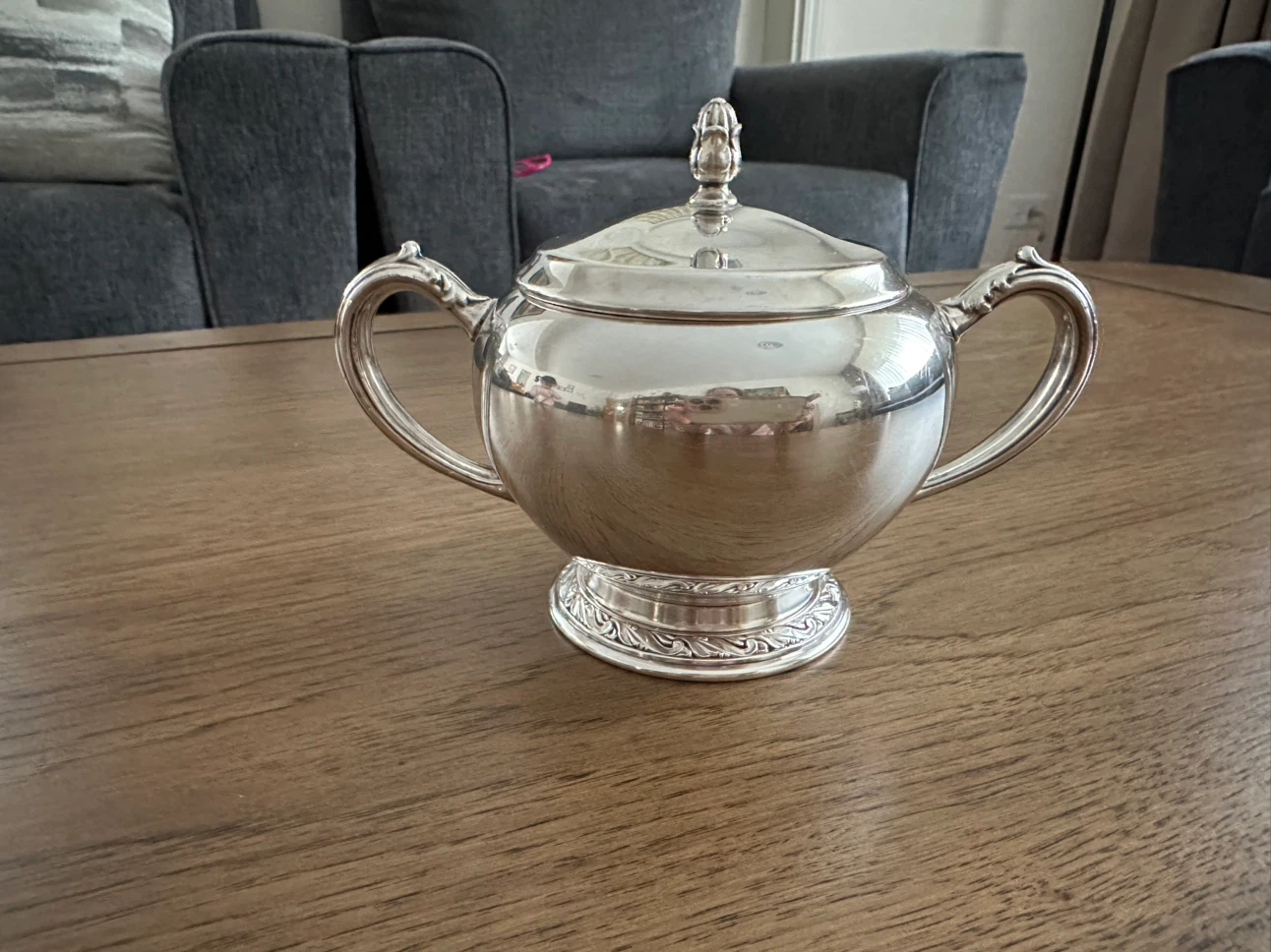 Vintage Oneida Ltd silver-plated covered sugar bowl