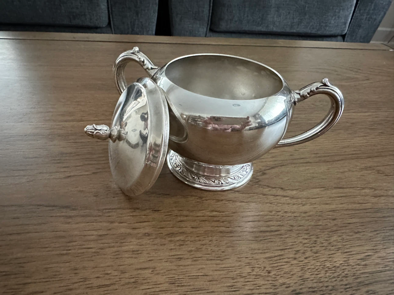 Vintage Oneida Ltd silver-plated covered sugar bowl - photo 2