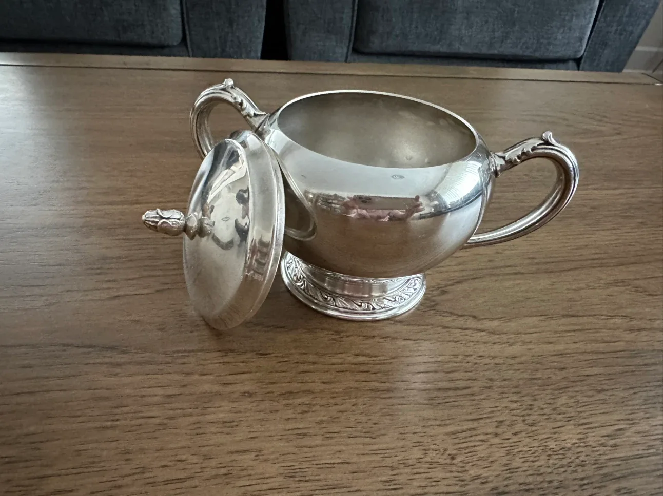 Vintage Oneida Ltd silver-plated covered sugar bowl - photo 2