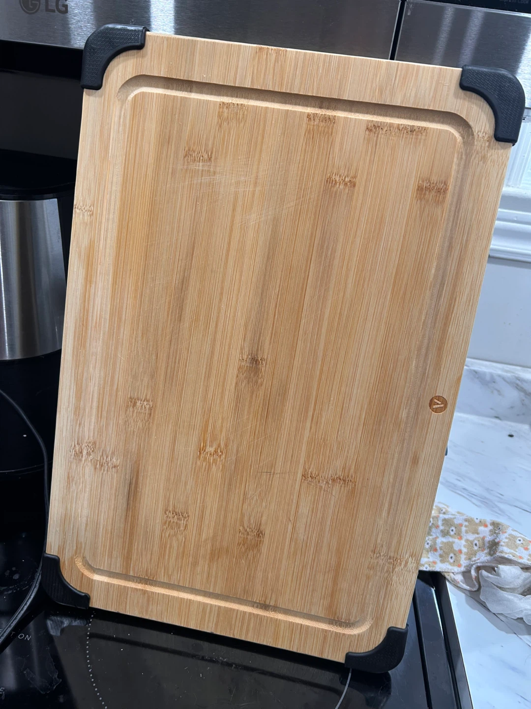 Bamboo cutting board with corner grips