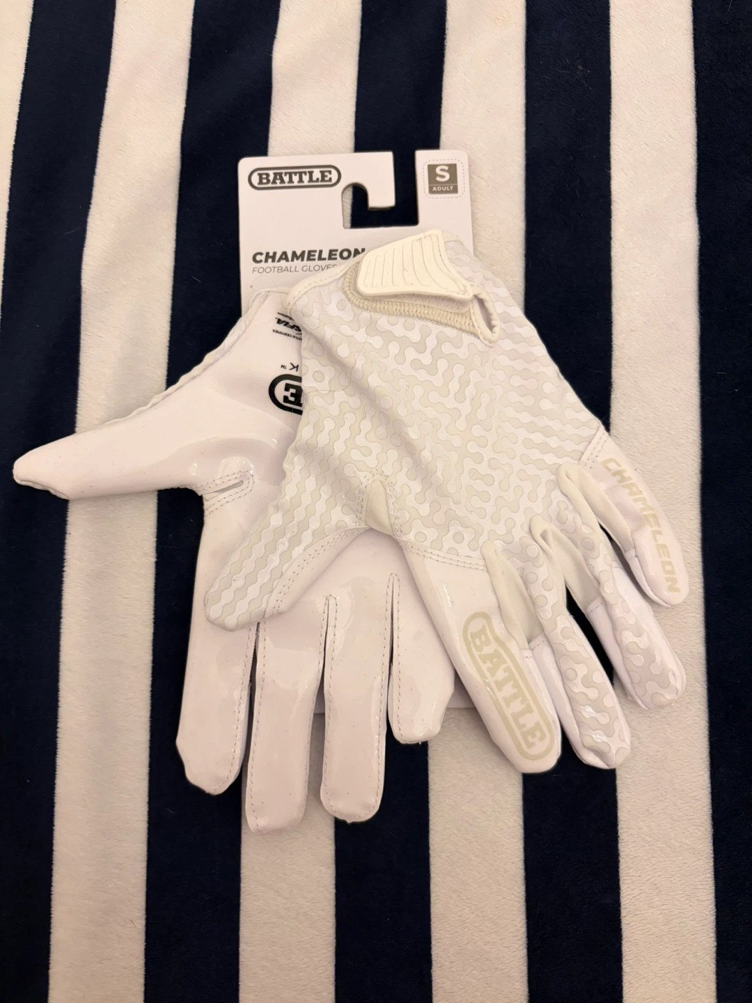 Battle Chameleon Football Gloves - Adult Small