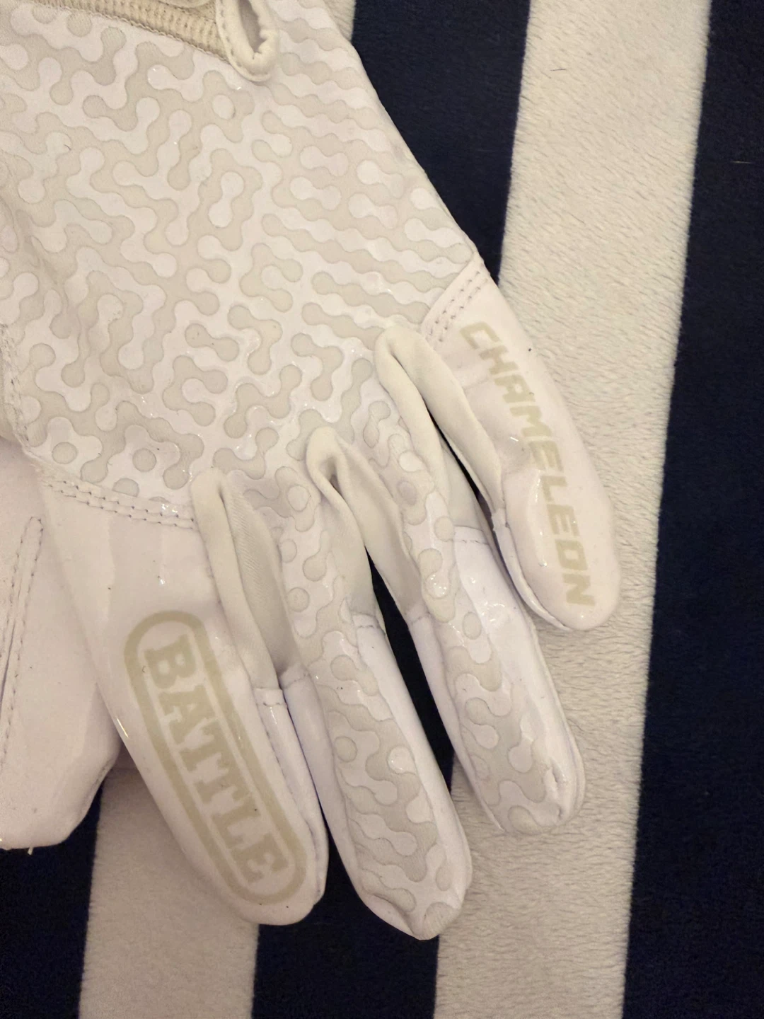 Battle Chameleon Football Gloves - Adult Small - photo 3