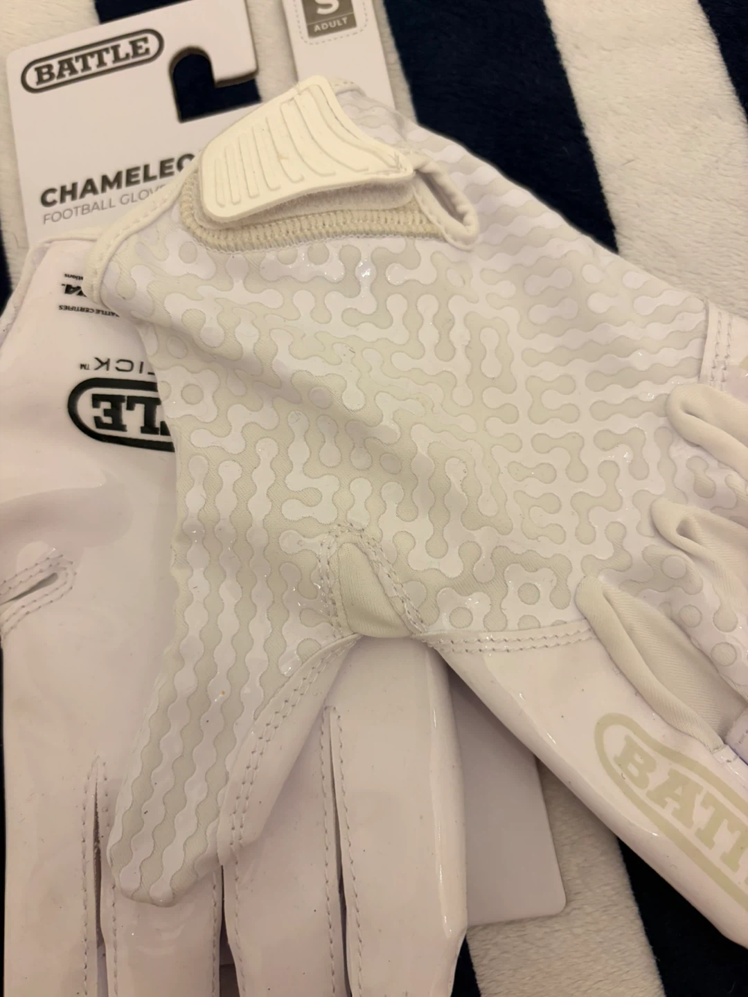 Battle Chameleon Football Gloves - Adult Small - photo 4
