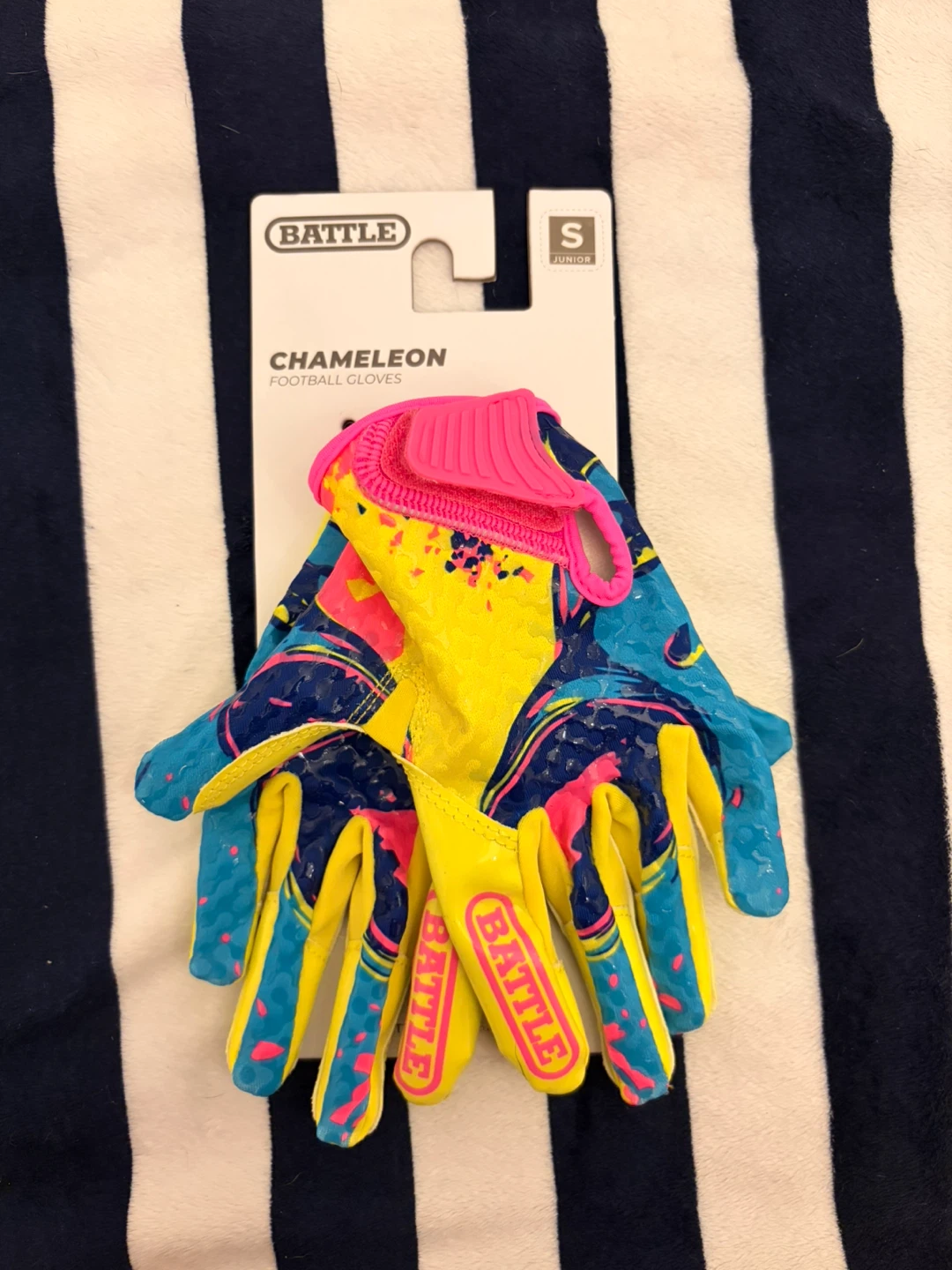 Battle Chameleon Youth Small Football Gloves