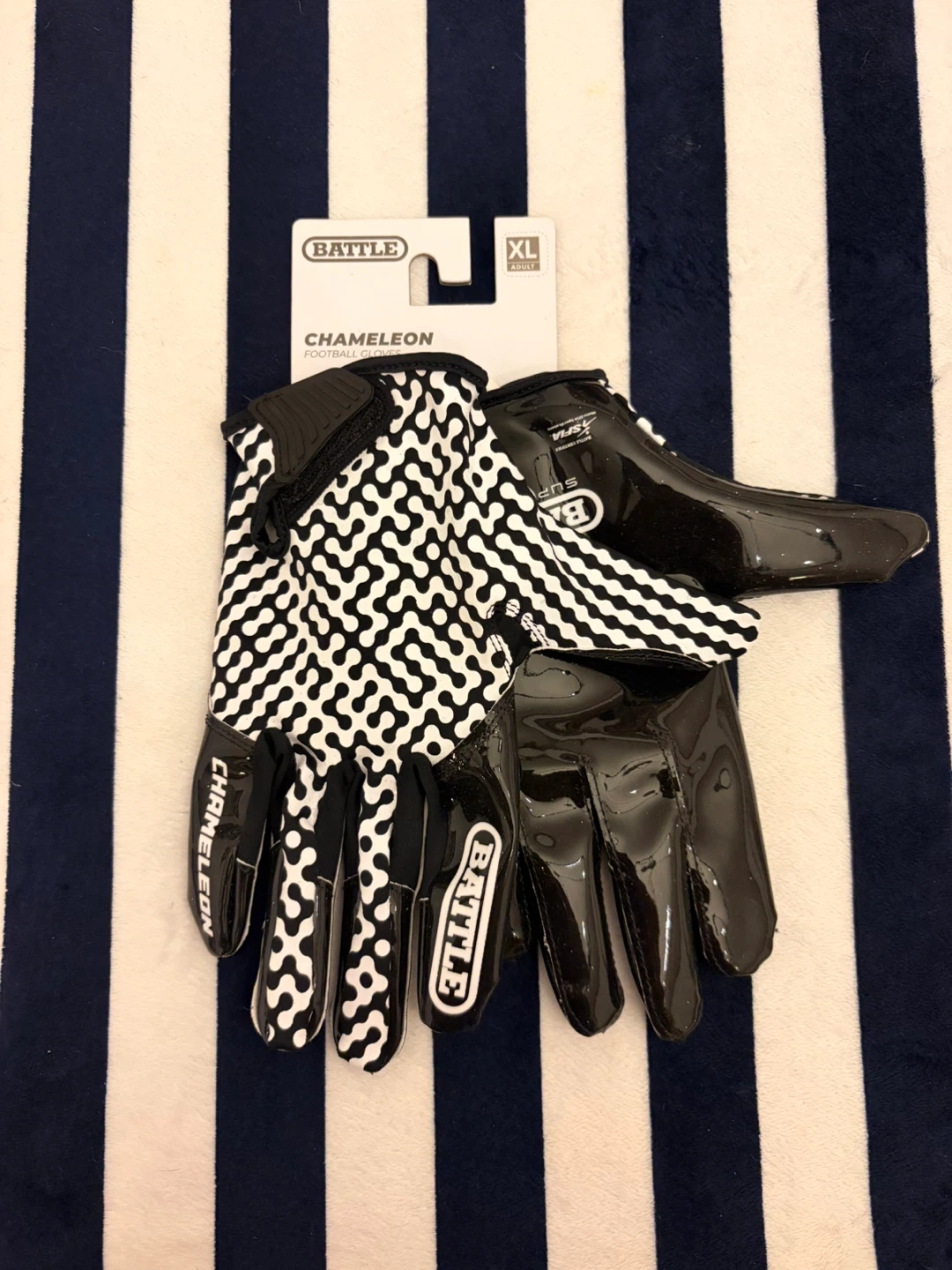Battle Chameleon Football Gloves - Adult XL