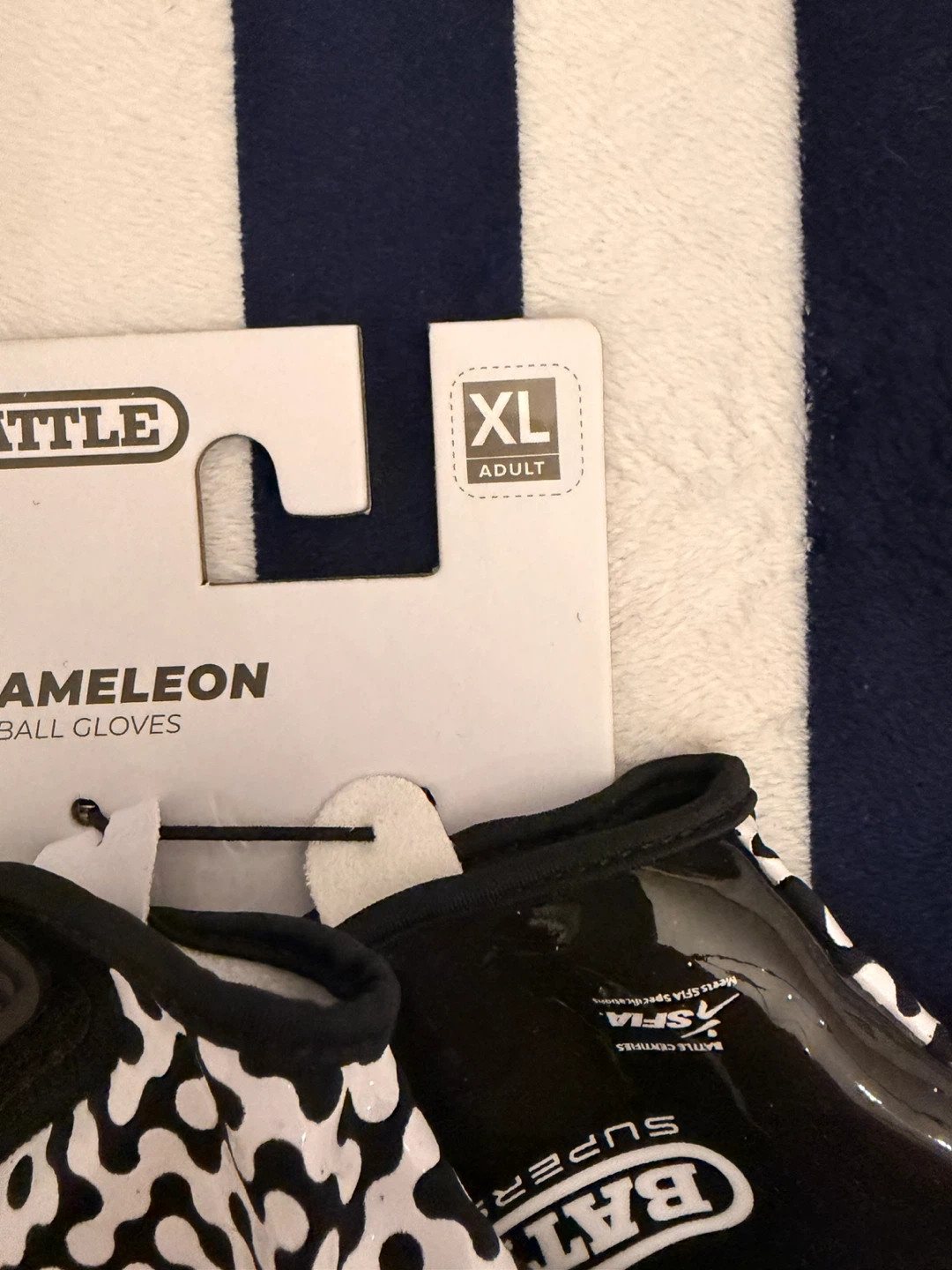 Battle Chameleon Football Gloves - Adult XL - photo 2