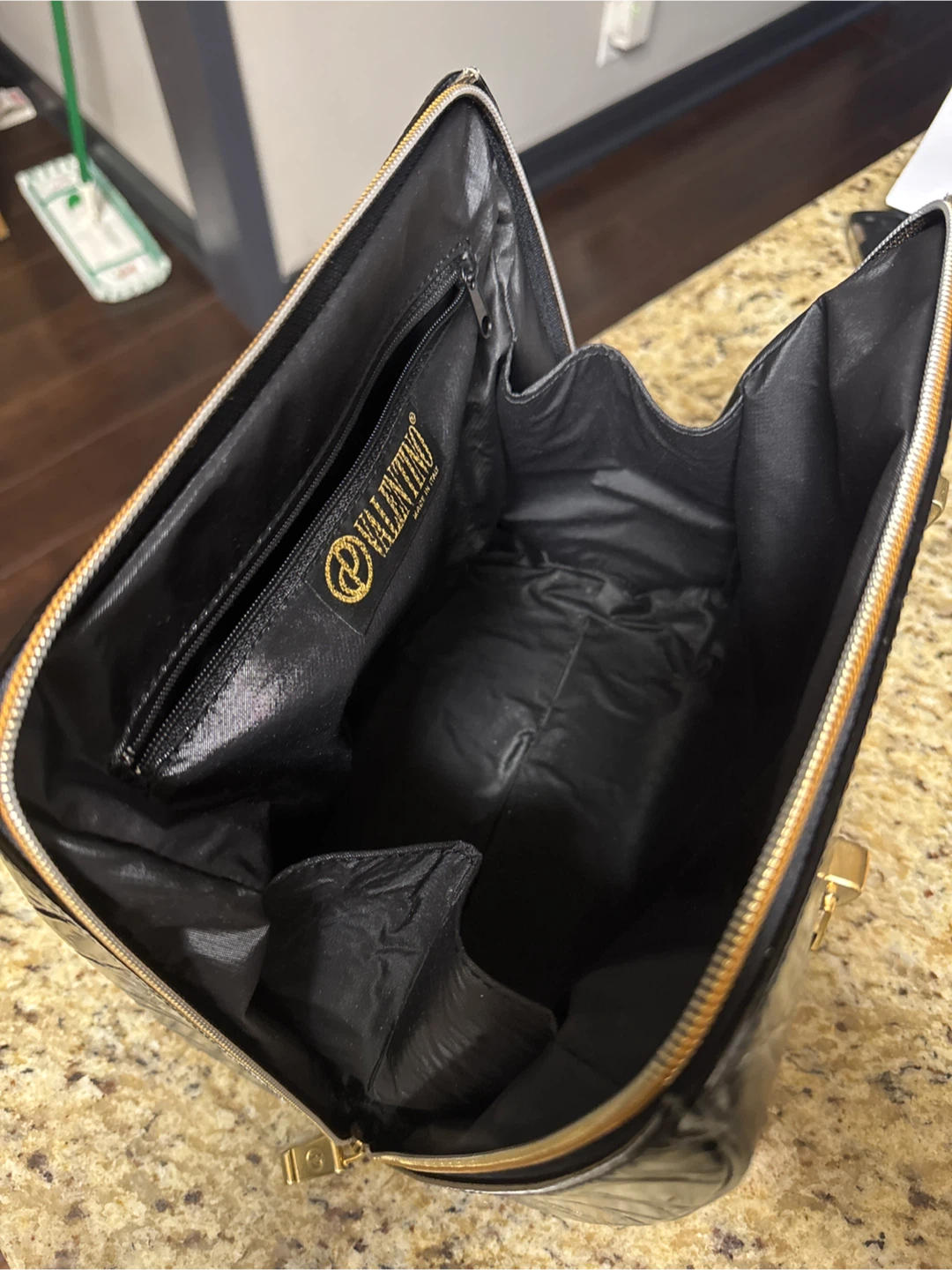 Valentino di Pietro Black Handbag - photo 4