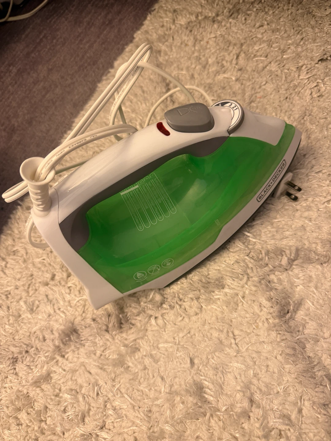 Black+Decker Easy Steam Compact Iron - photo 2