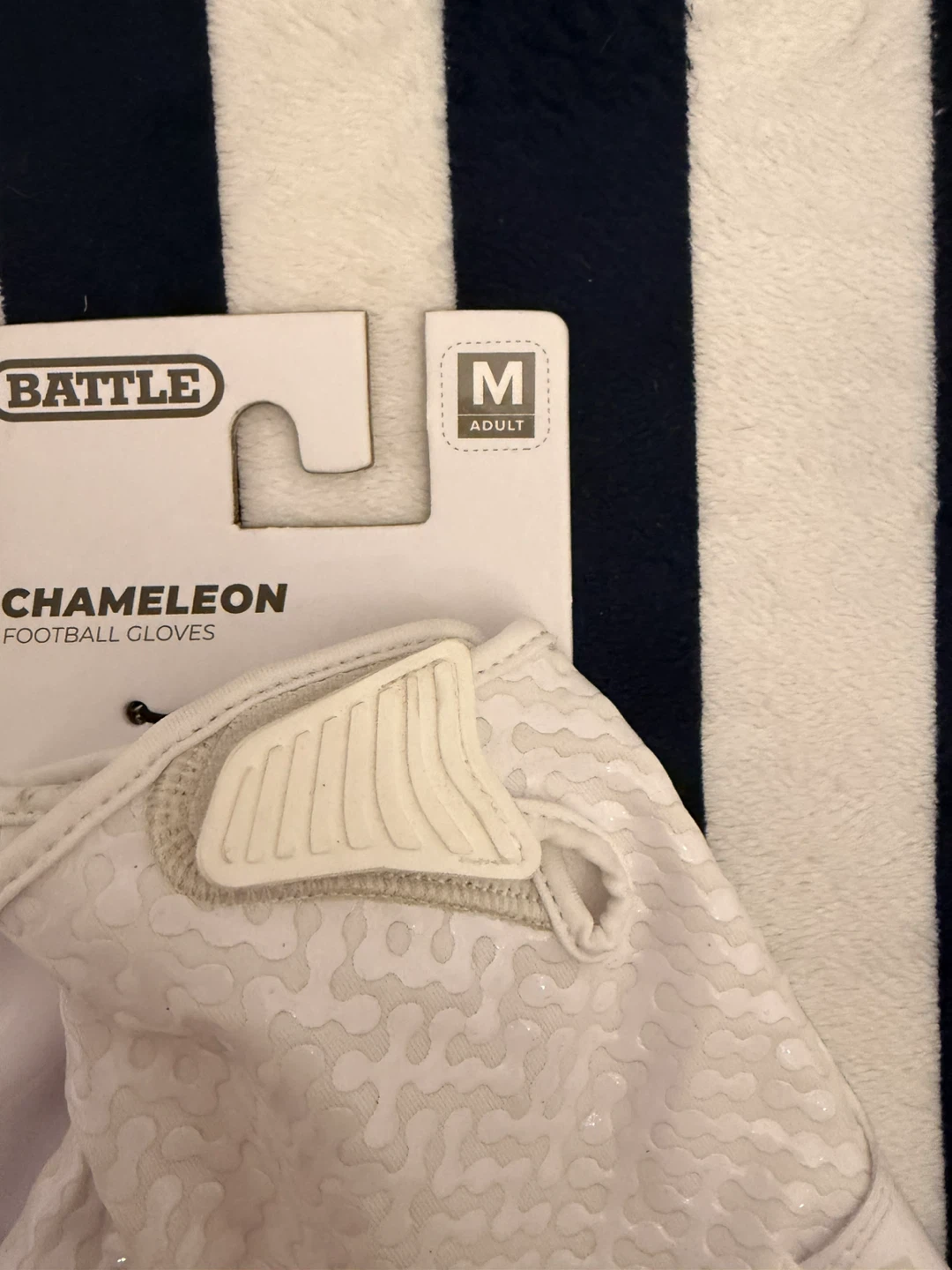 Battle Chameleon Football Gloves Adult Medium - photo 2