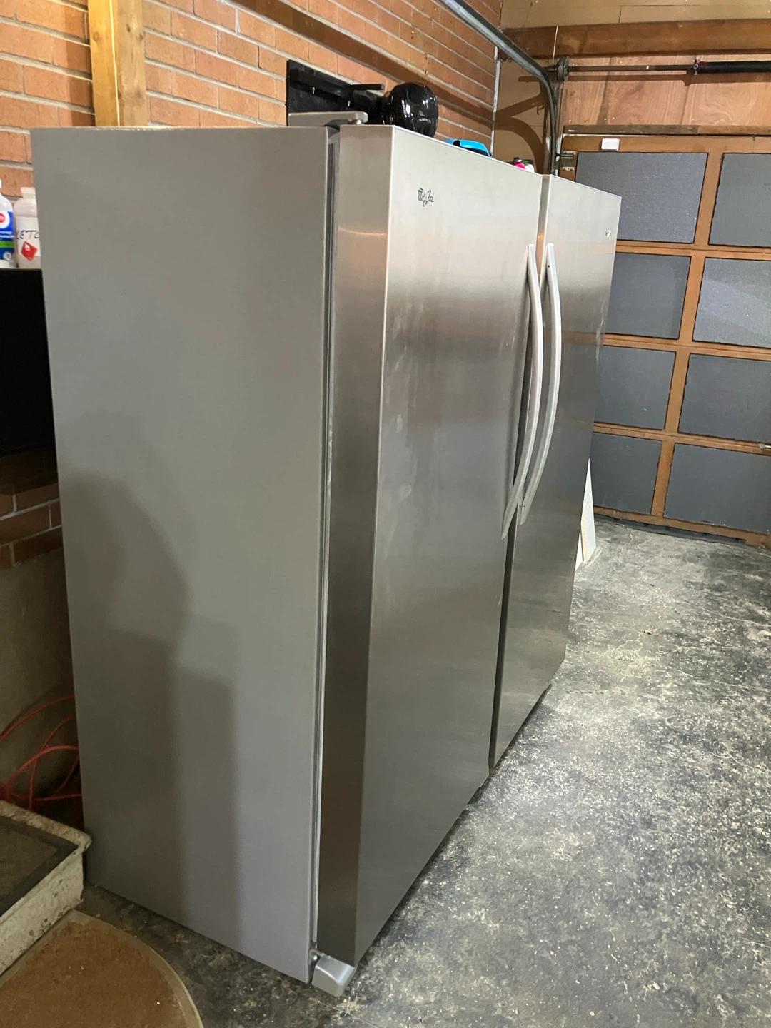 Refrigerator stand alone