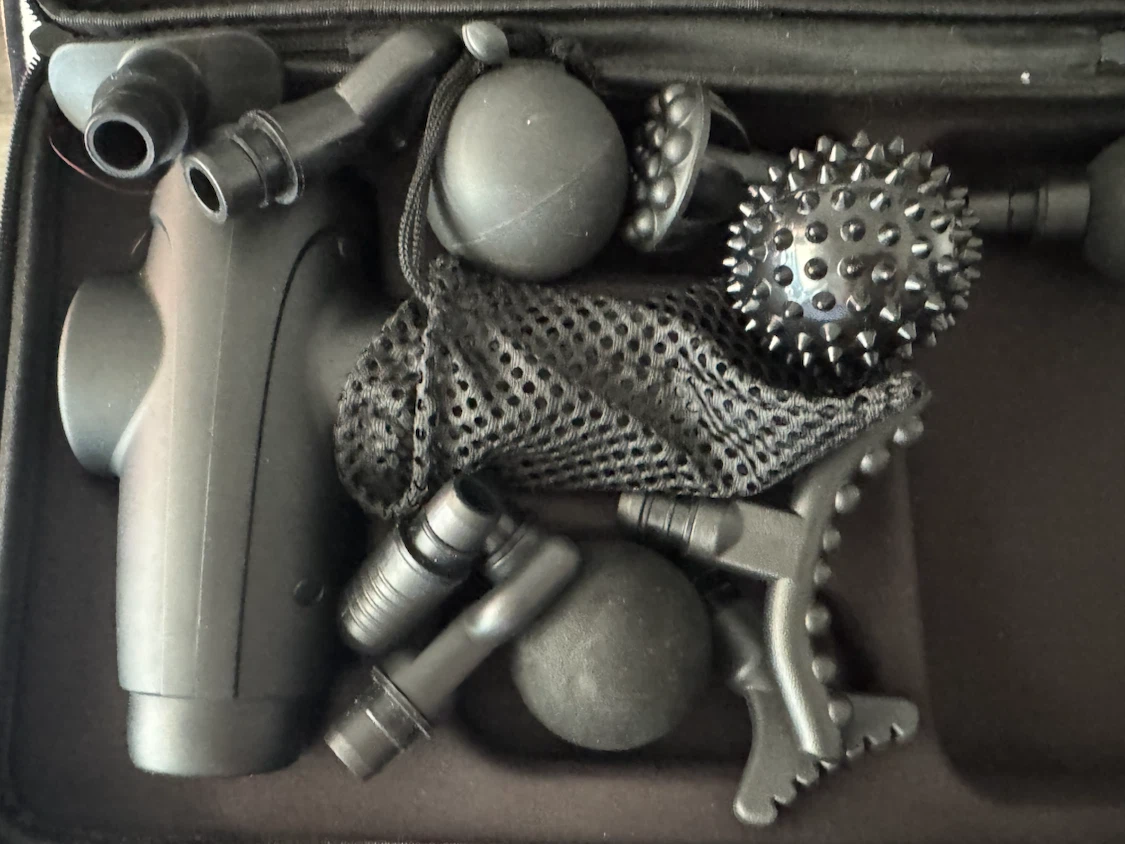 massager gun with accessories - photo 3