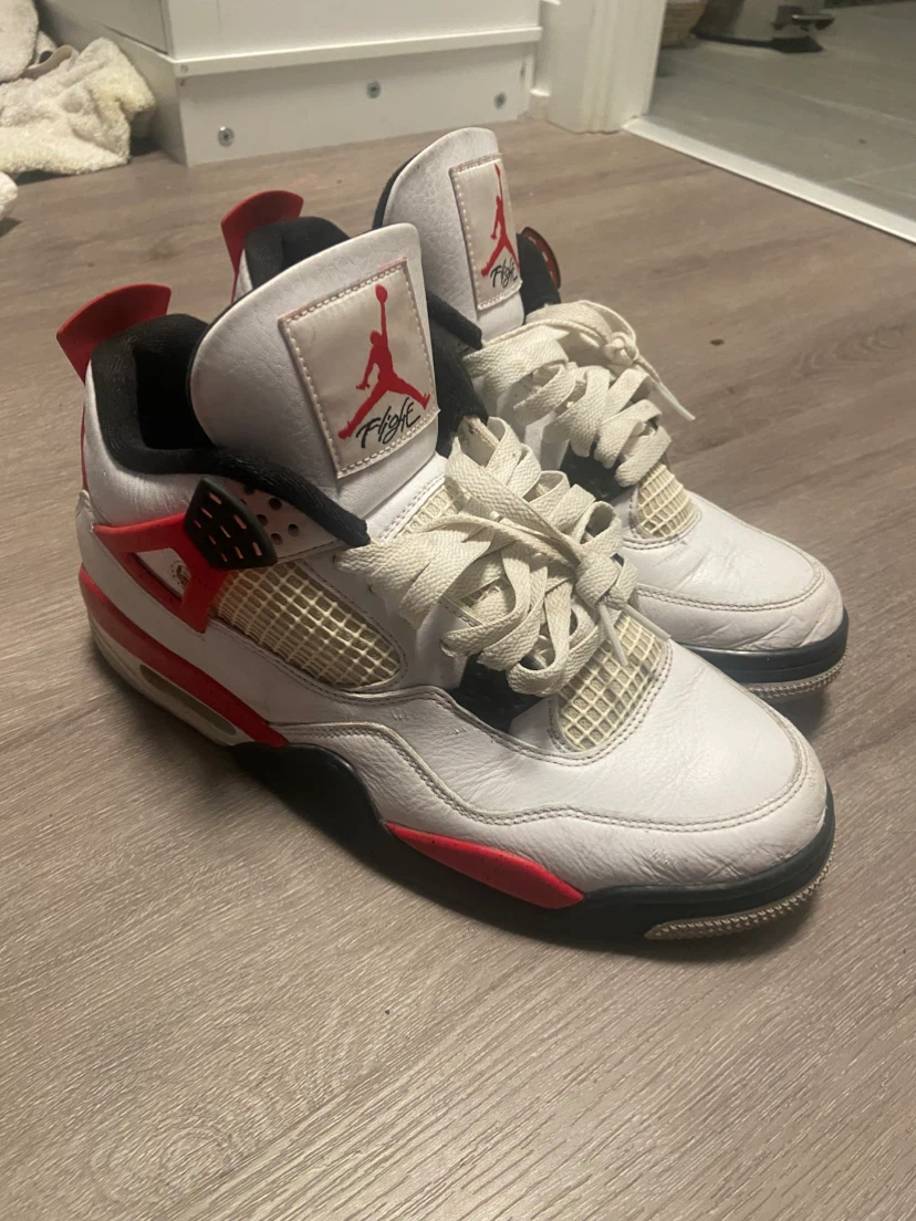 Air Jordan 4 retro “red cement” size 10.5 men