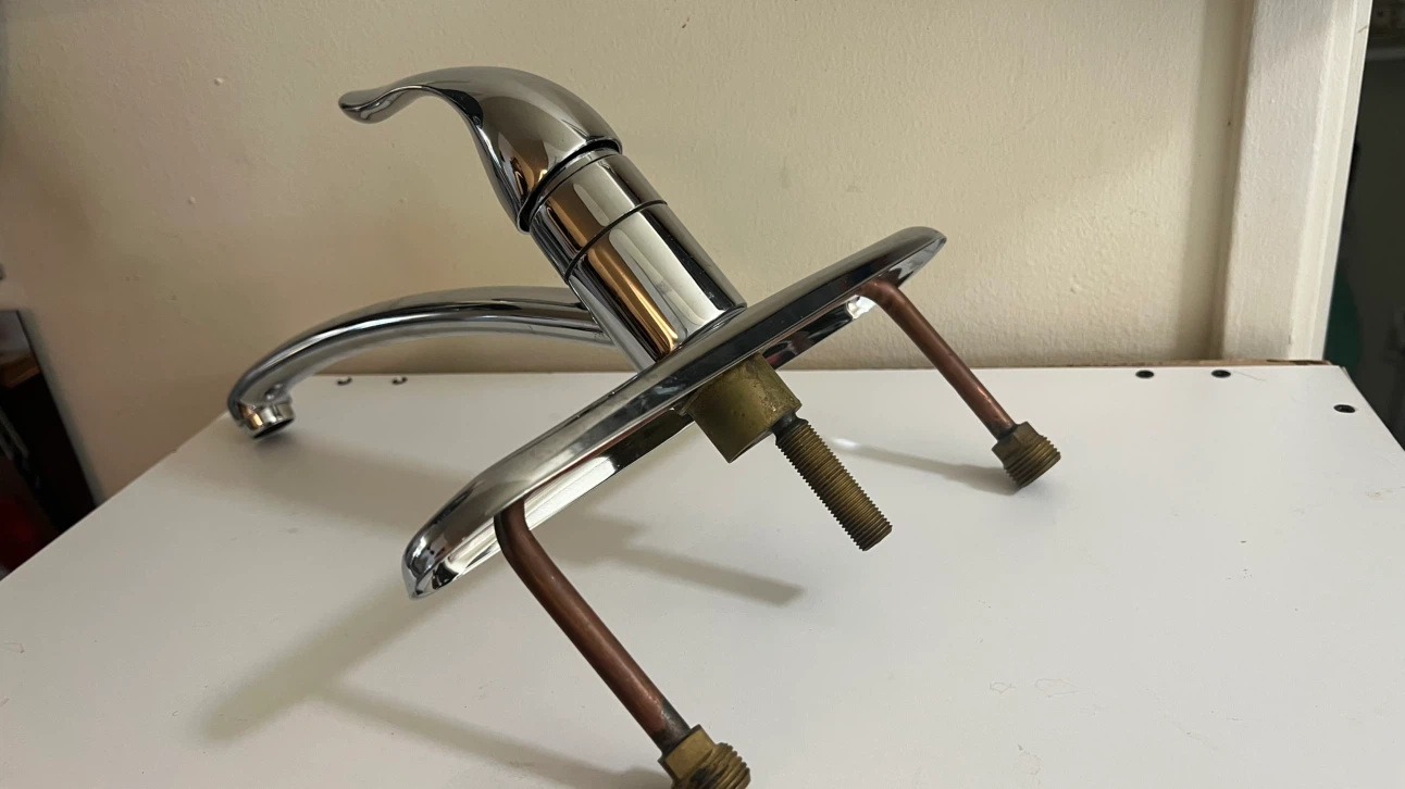 Moen kitchen faucet - photo 3