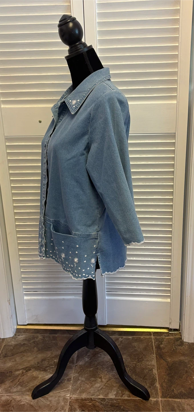 ✨✨ALIA Embroidered Denim Jacket Size 8 - photo 2