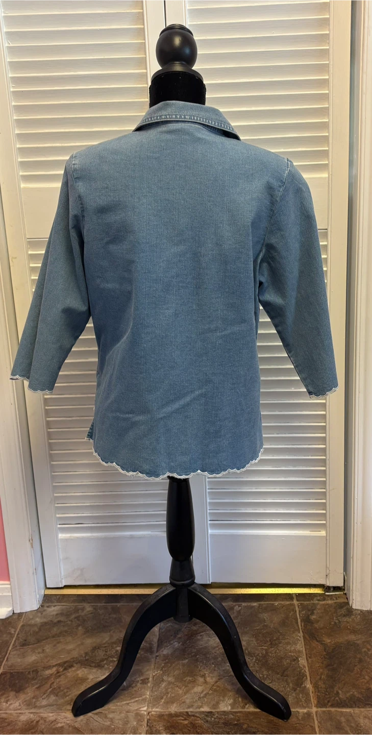 ✨✨ALIA Embroidered Denim Jacket Size 8 - photo 3