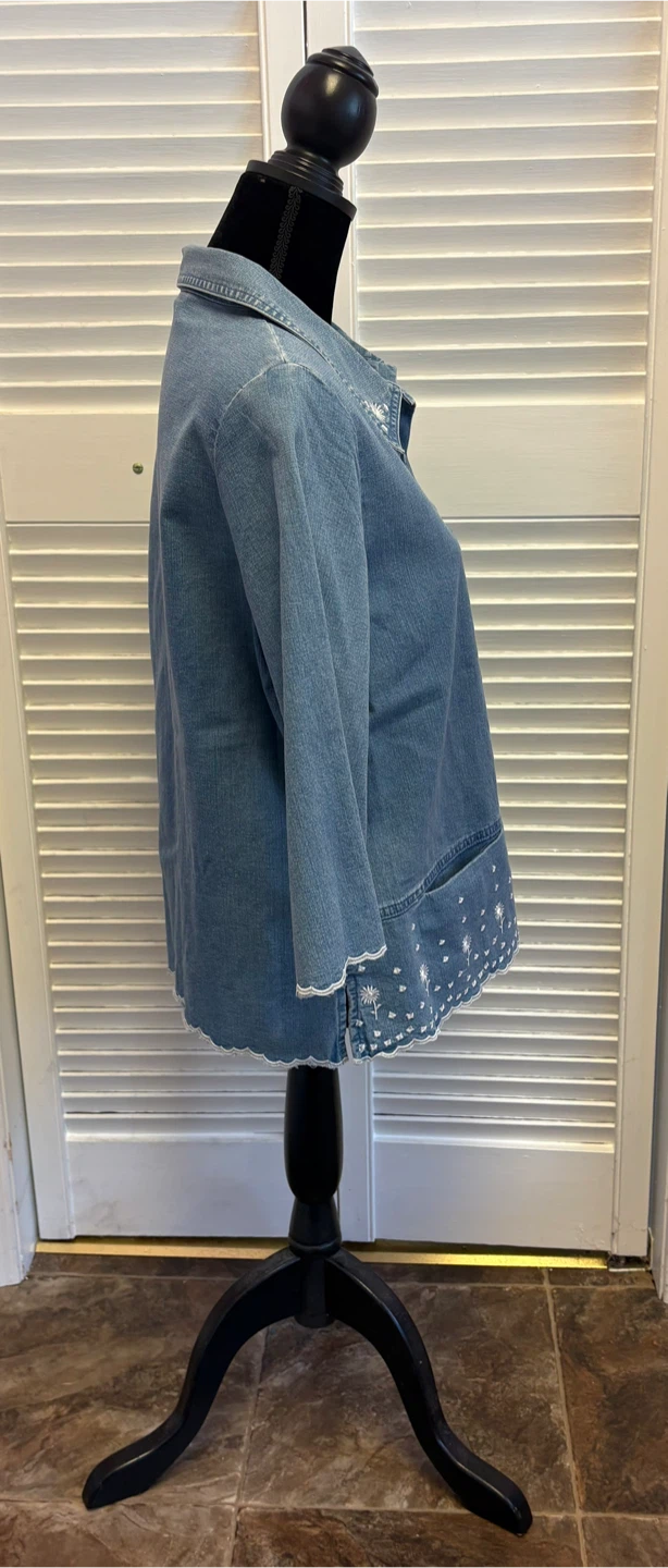 ✨✨ALIA Embroidered Denim Jacket Size 8 - photo 4