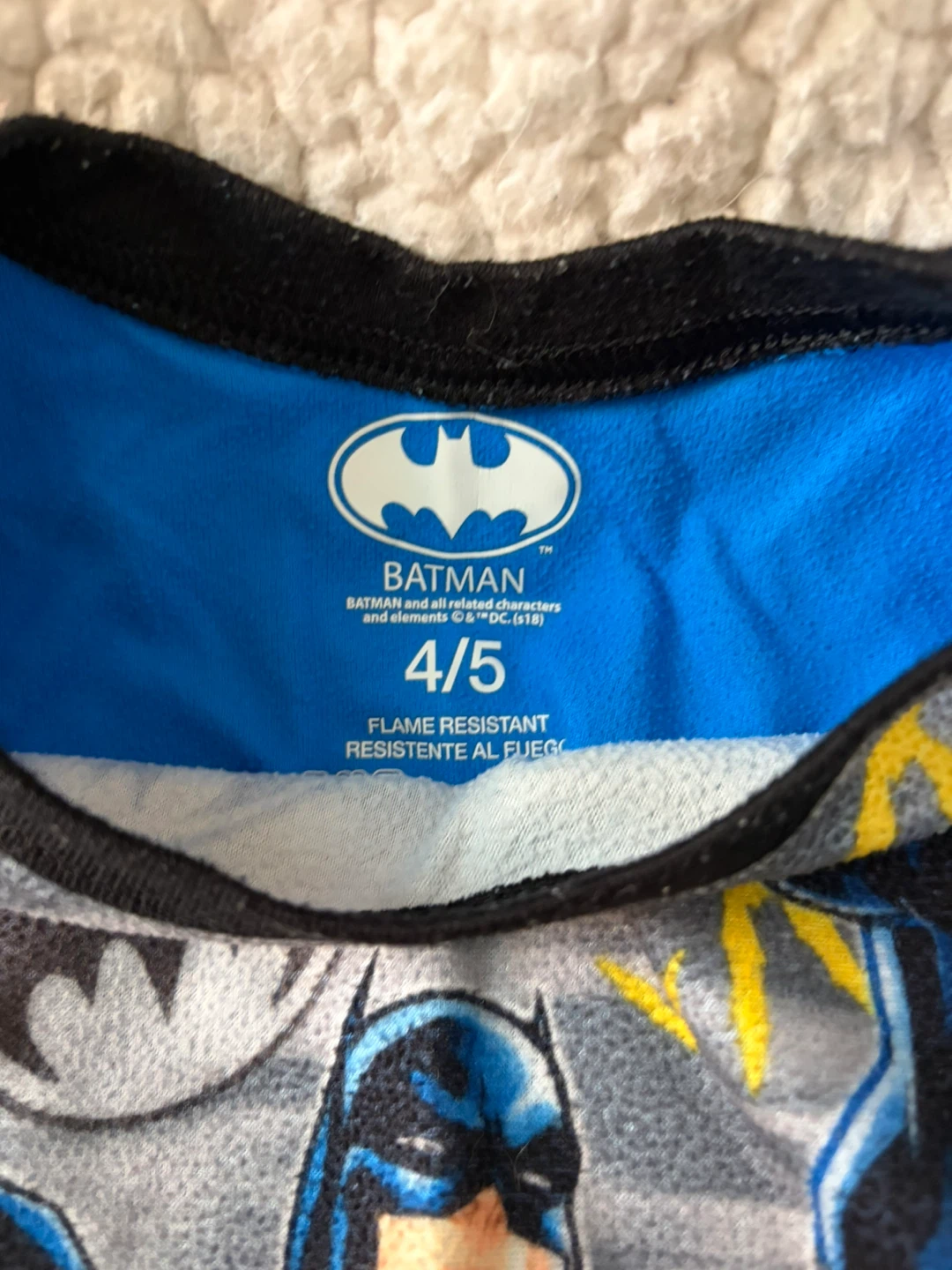 Batman Boys Pajama Set Size 4/5 - photo 2