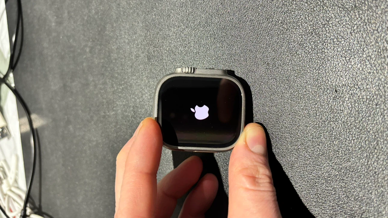 Apple Watch Ultra 49mm Titanium - photo 3
