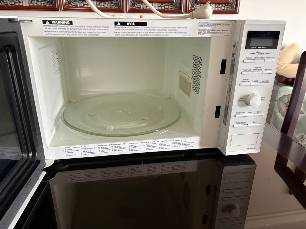 Panasonic The Genius Inverter Microwave NN-SD664W - photo 2