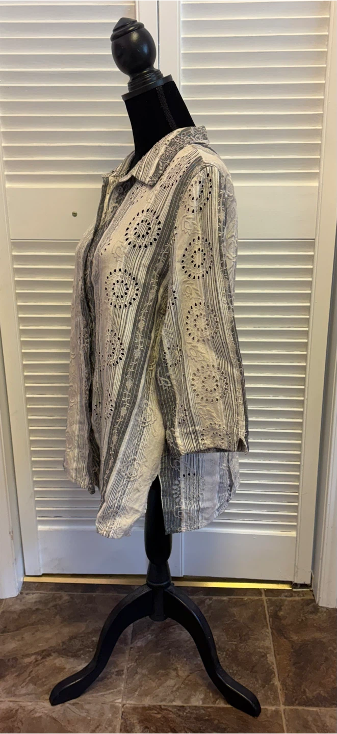 ✨✨Tanjay Button-Down Shirt Medium - photo 2