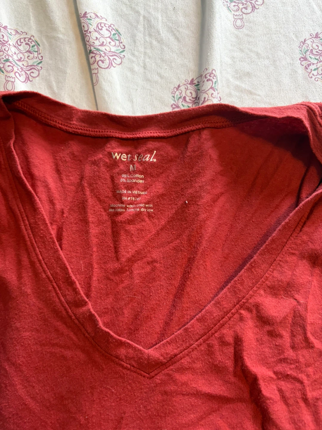 Wet Seal Red V-Neck T-Shirt - photo 2
