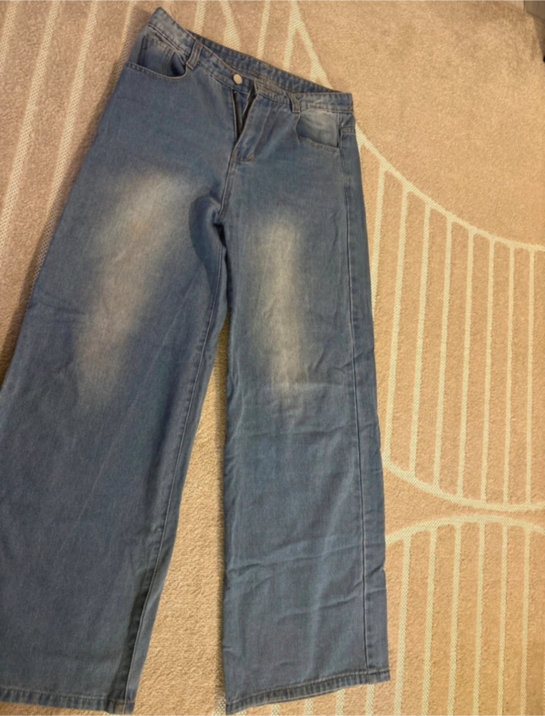 Light Wash Wide-Leg Jeans