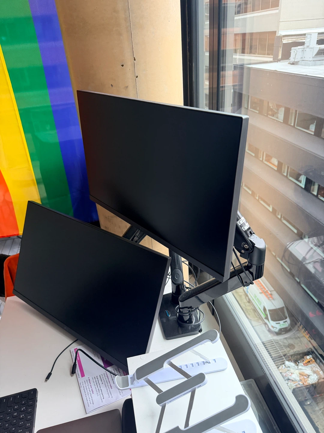 Dual Monitor Desk set-up w/ Display Extender