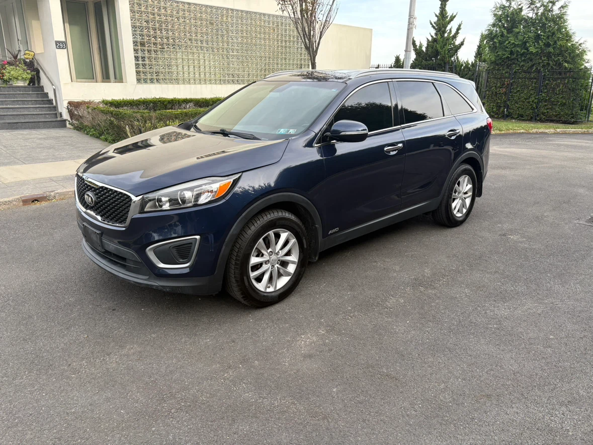 Kia Sorento SUV 2016 - photo 2