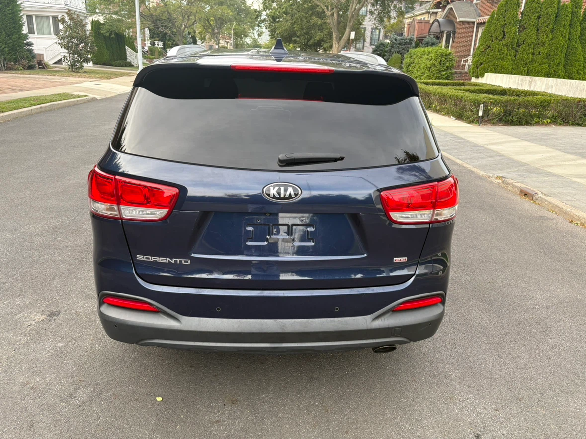 Kia Sorento SUV 2016 - photo 4