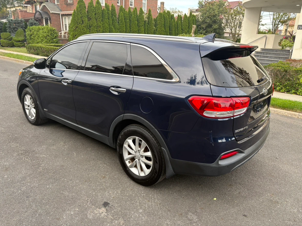 Kia Sorento SUV 2016 - photo 5