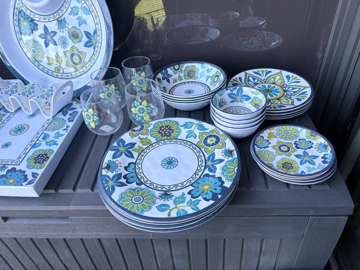 Floral Melamine Dinnerware Set - photo 2