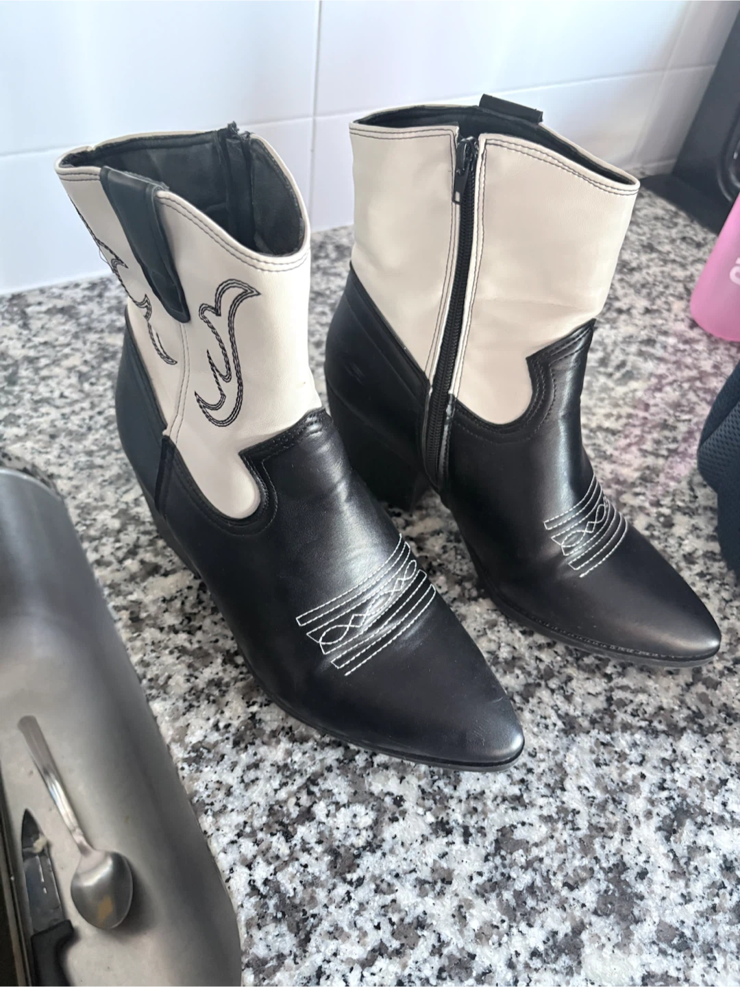 Black and white western ankle boots - photo 2
