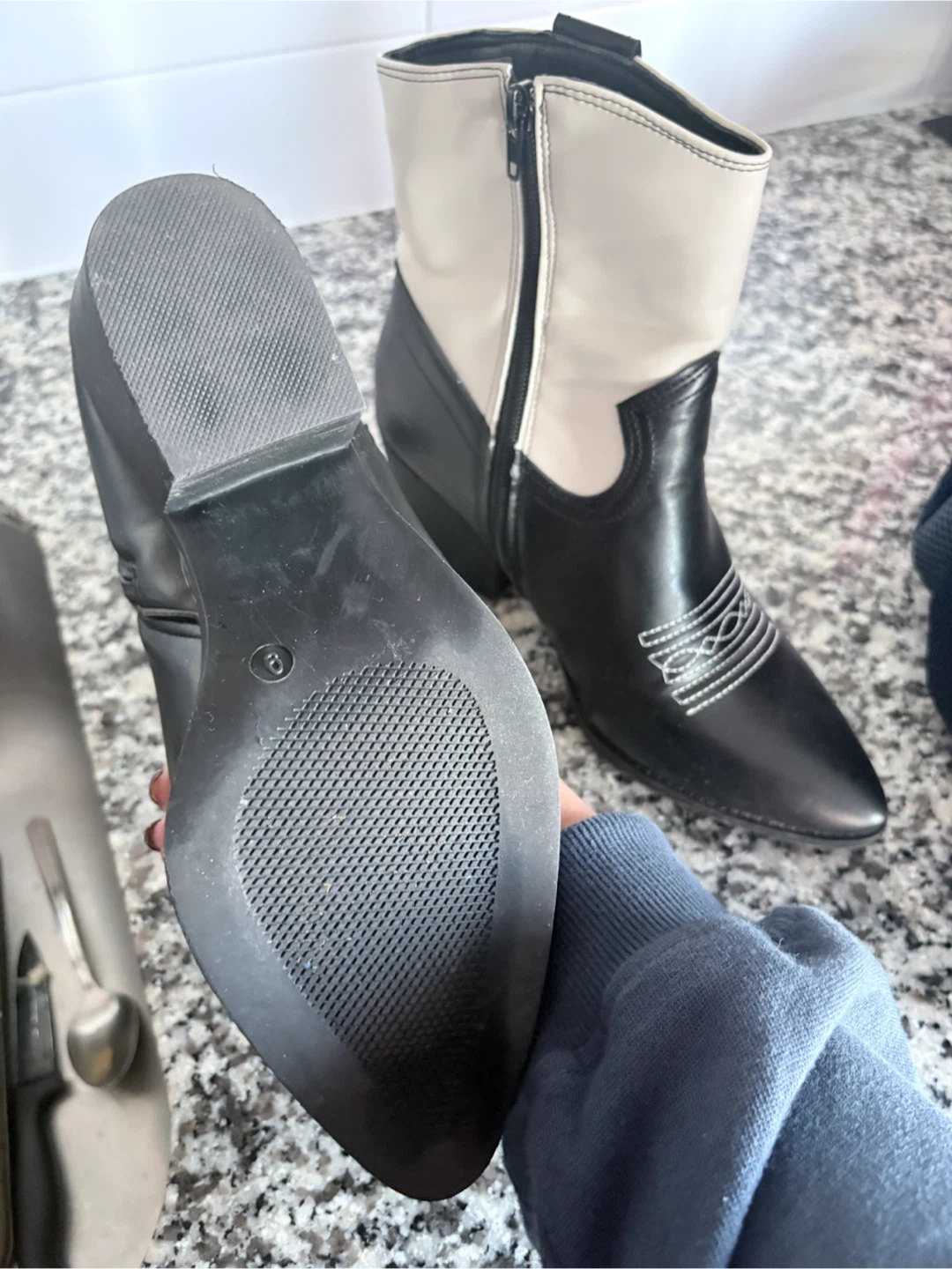 Black and white western ankle boots - photo 3
