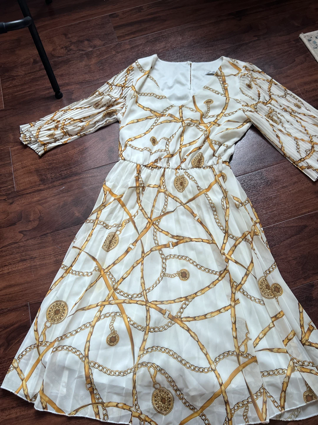 Cream and Gold Chain Print Pleated Dress - photo 2