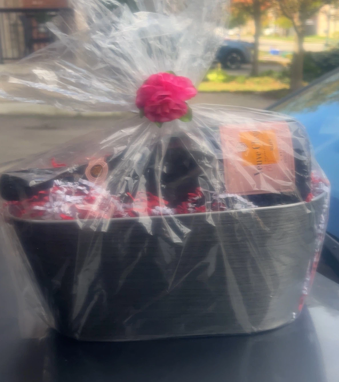 Veuve Clicquot Brut Rosé Champagne Gift Basket - photo 2