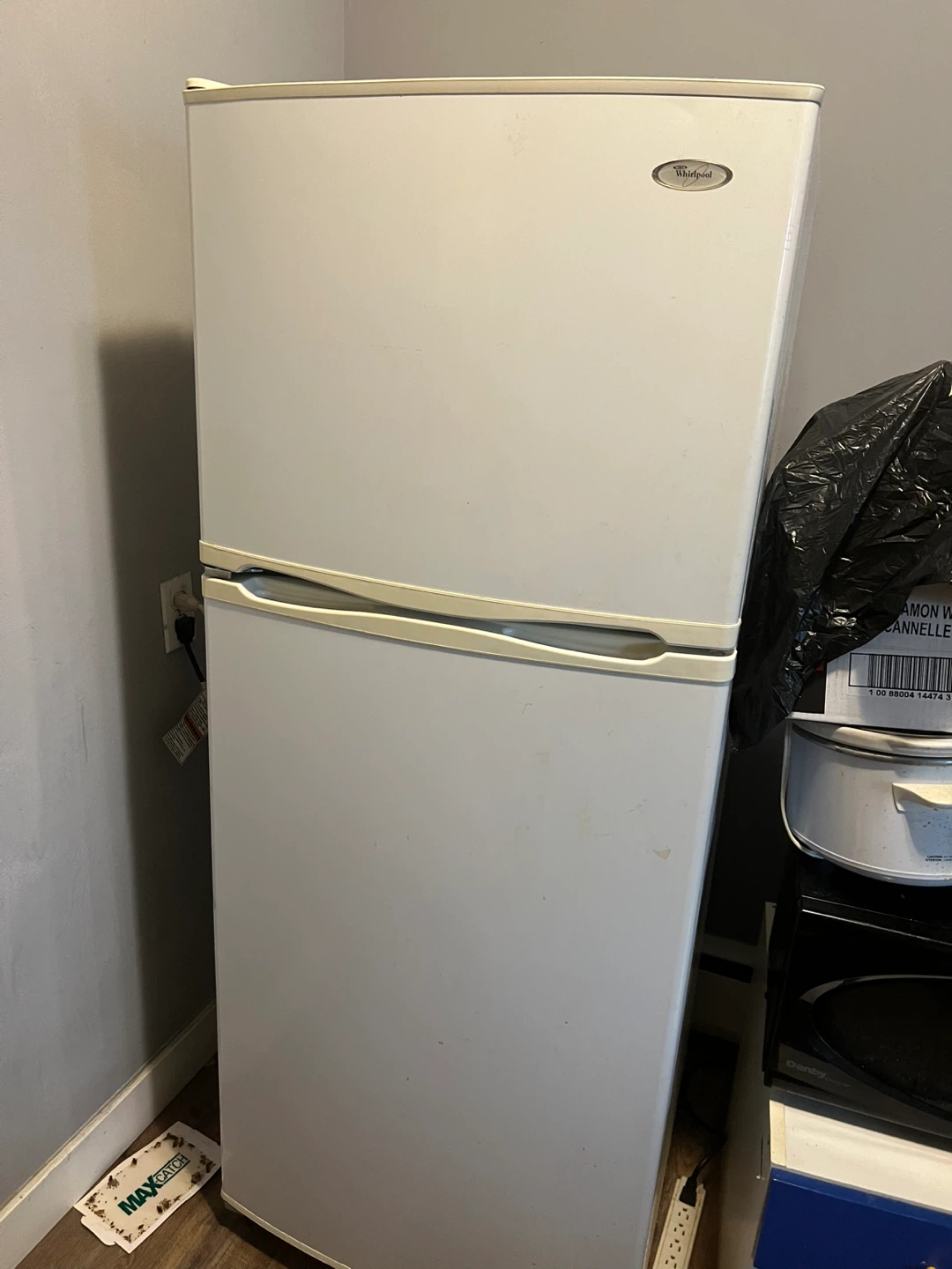 Whirlpool Top-Freezer Refrigerator - photo 2