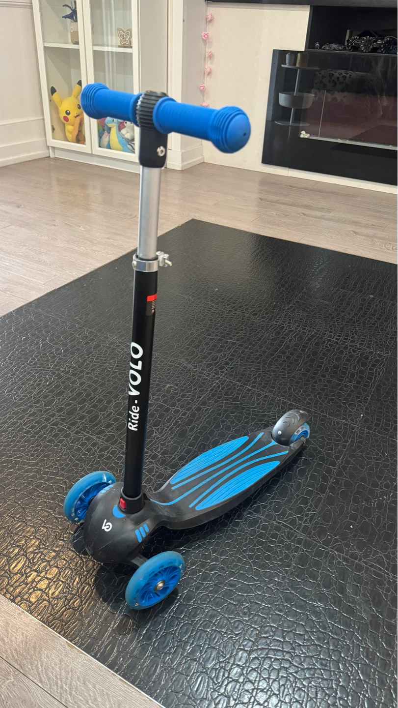 Kids scooter and safety helmet