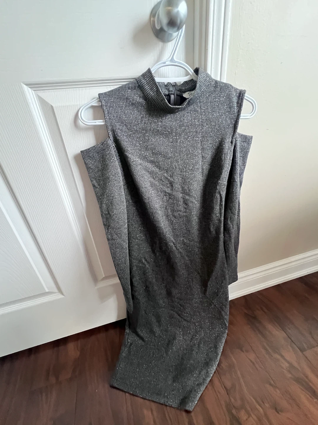 Stylish Silver Shimmer Cold-Shoulder Dress - photo 2