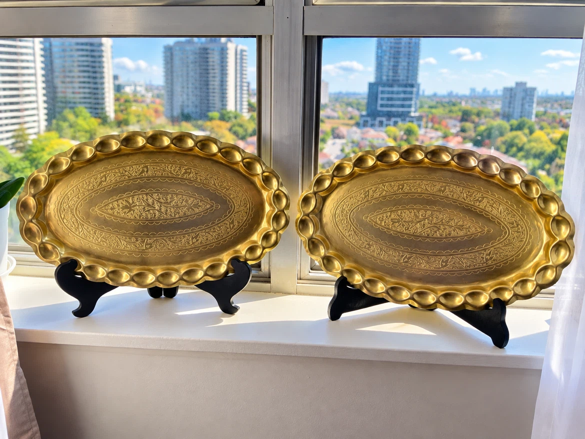Set of two decorative brass trays - photo 2