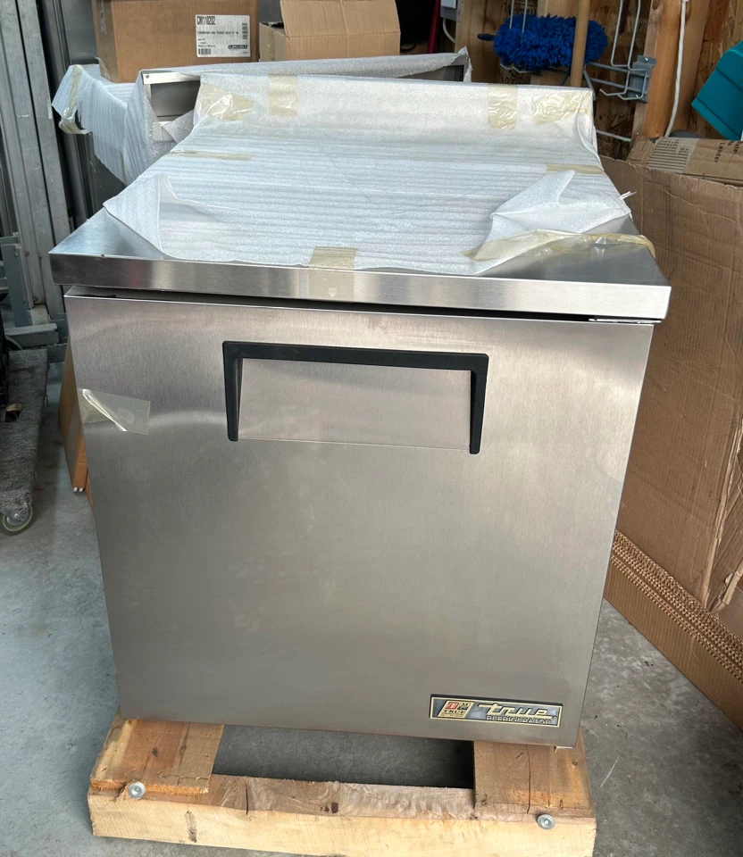 True Manufacturing Undercounter Refrigerator - photo 2