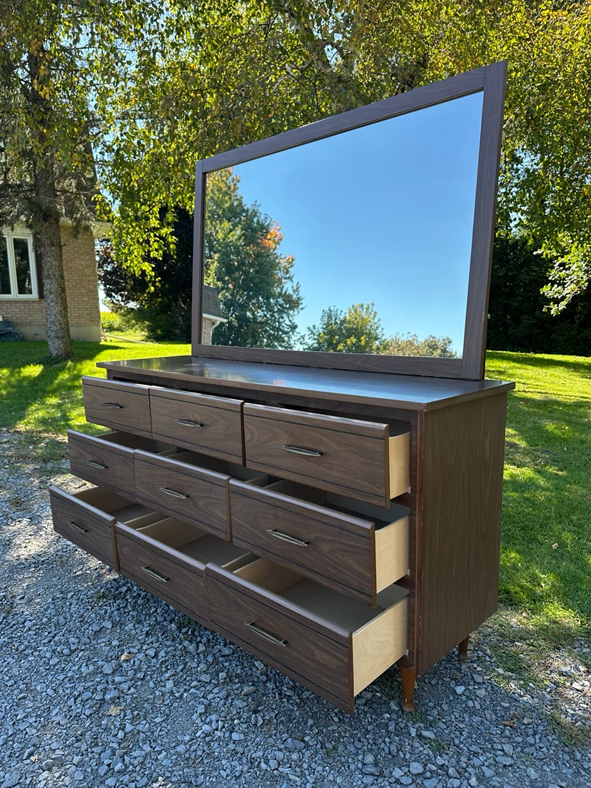 Vintage MCM Walnut 9-Drawer Dresser (CAN DELIVER) - photo 3