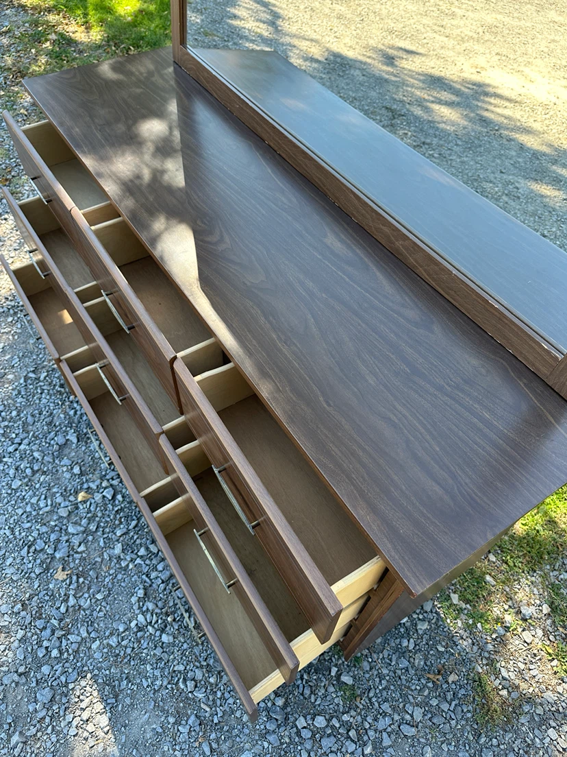 Vintage MCM Walnut 9-Drawer Dresser (CAN DELIVER) - photo 4