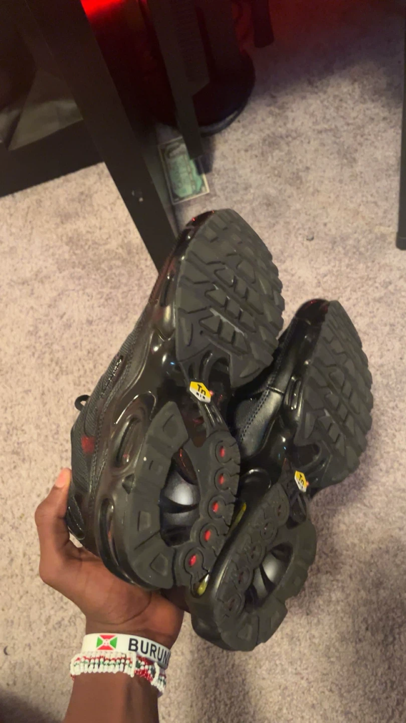 Size 11 Nike Air Max Plus TN Black - photo 4