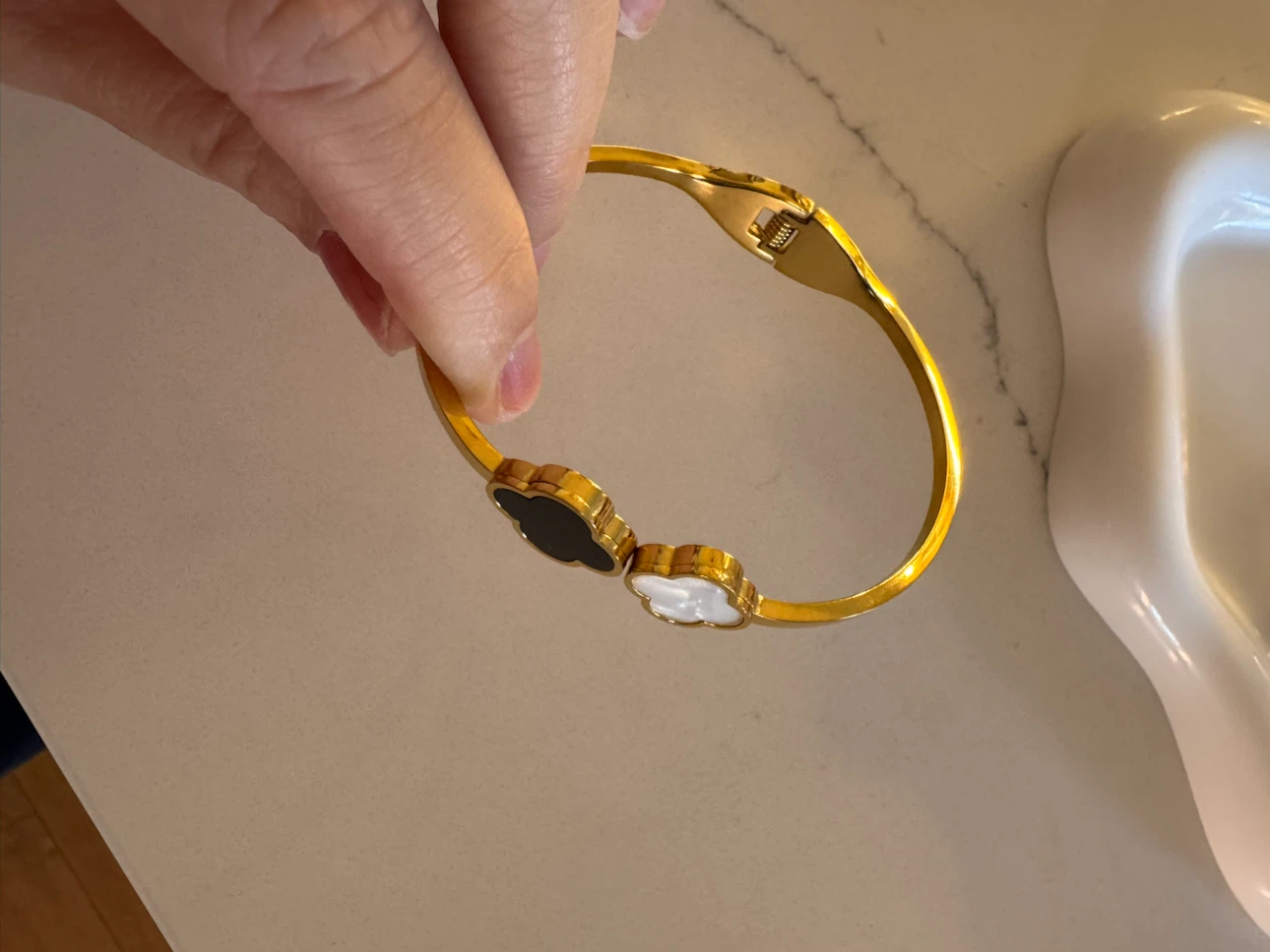 Clover motif bangles - photo 3
