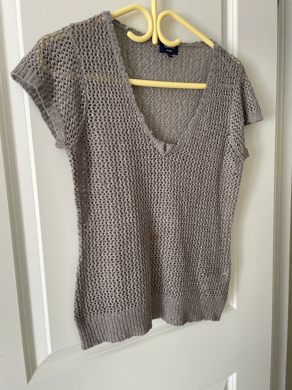 Reitmans Petites Grey Knit V-Neck Top