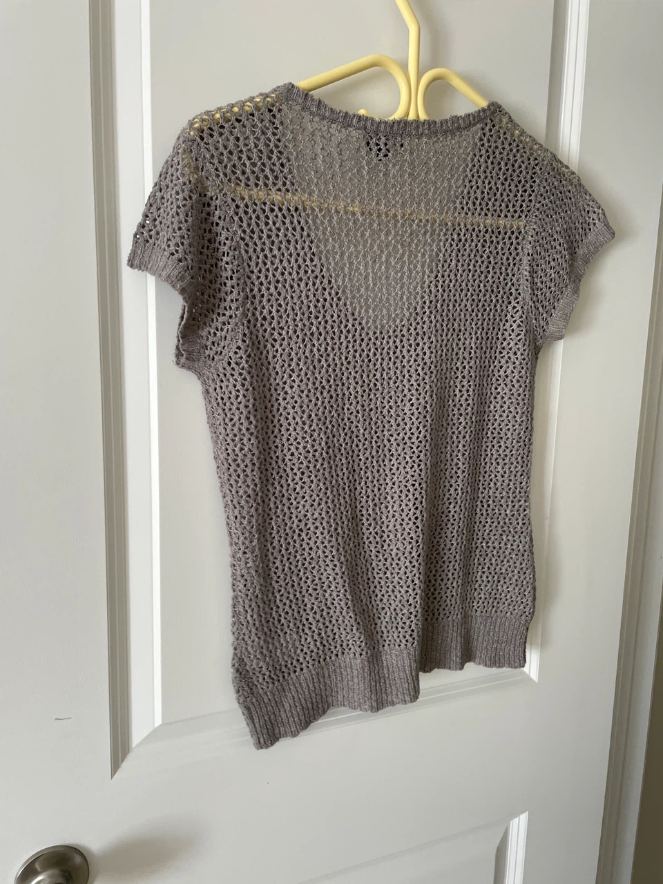 Reitmans Petites Grey Knit V-Neck Top - photo 3