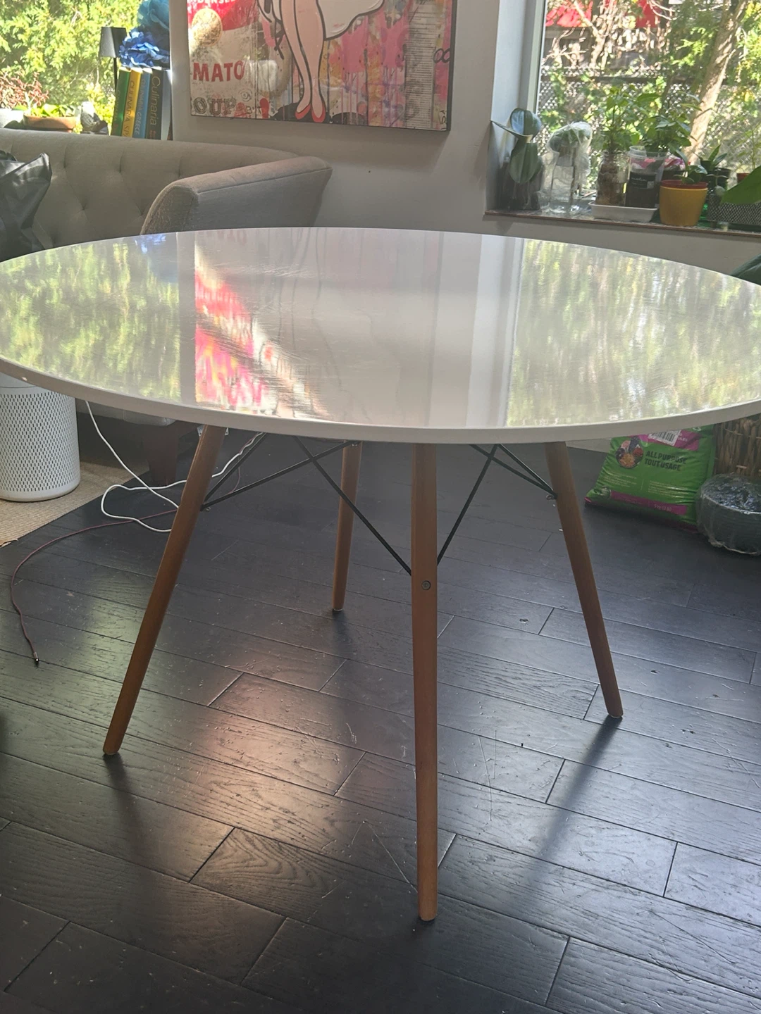 STRUCTUBE Mid-Century Modern Round Dining Area