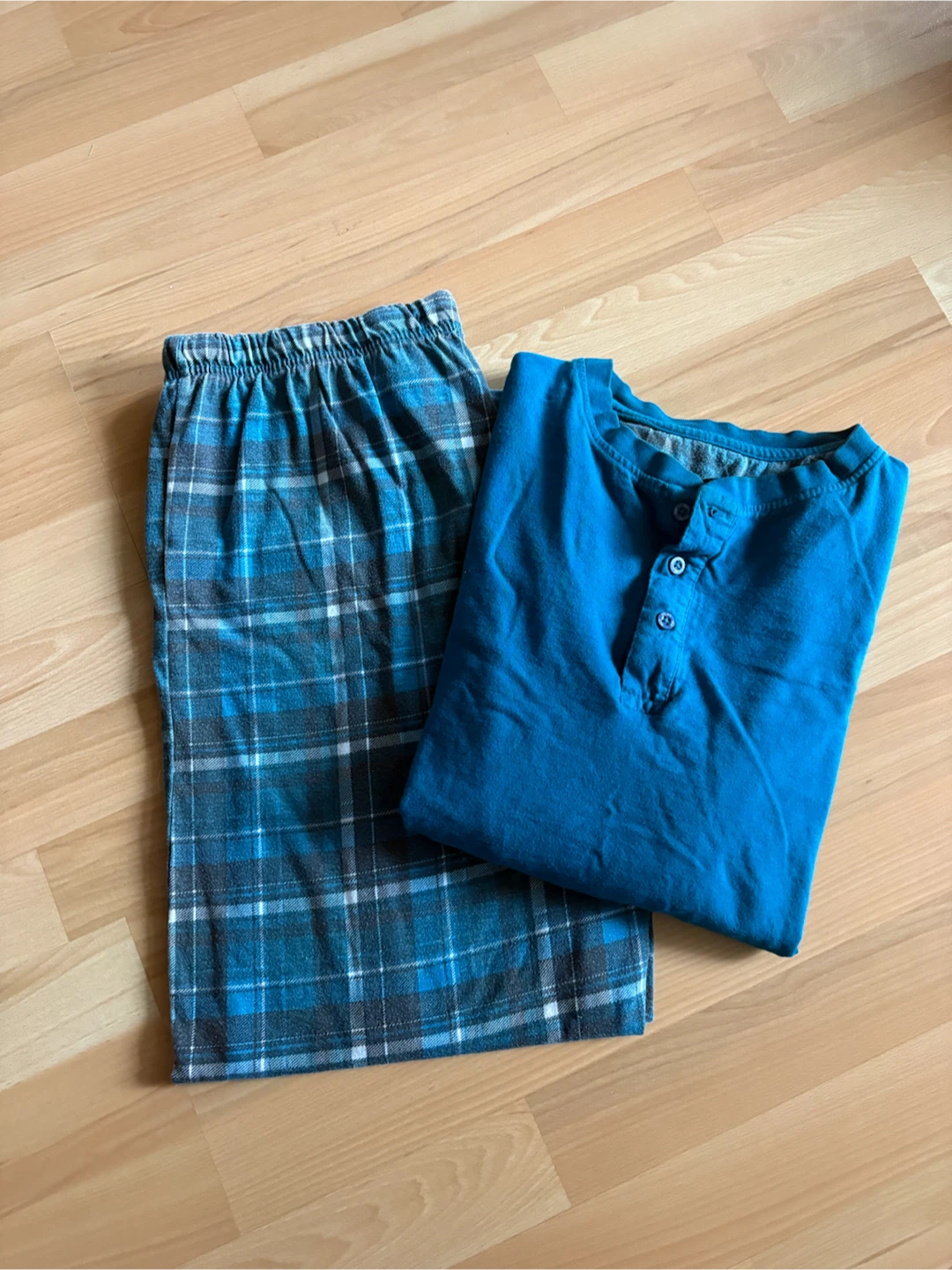 Men’s Pyjama Set Size Small $5 firm Good condition